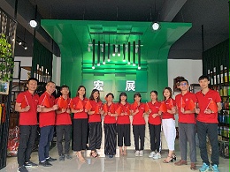 宏展拉伸膜厂家庆祝祖国70周年生日快乐
