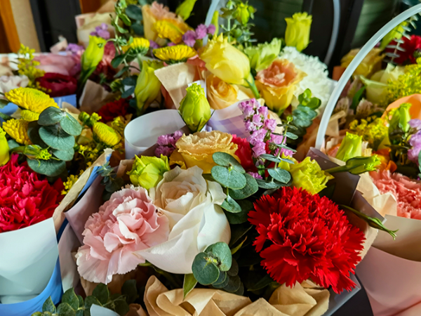 拉伸膜厂家祝各位妇女节快乐